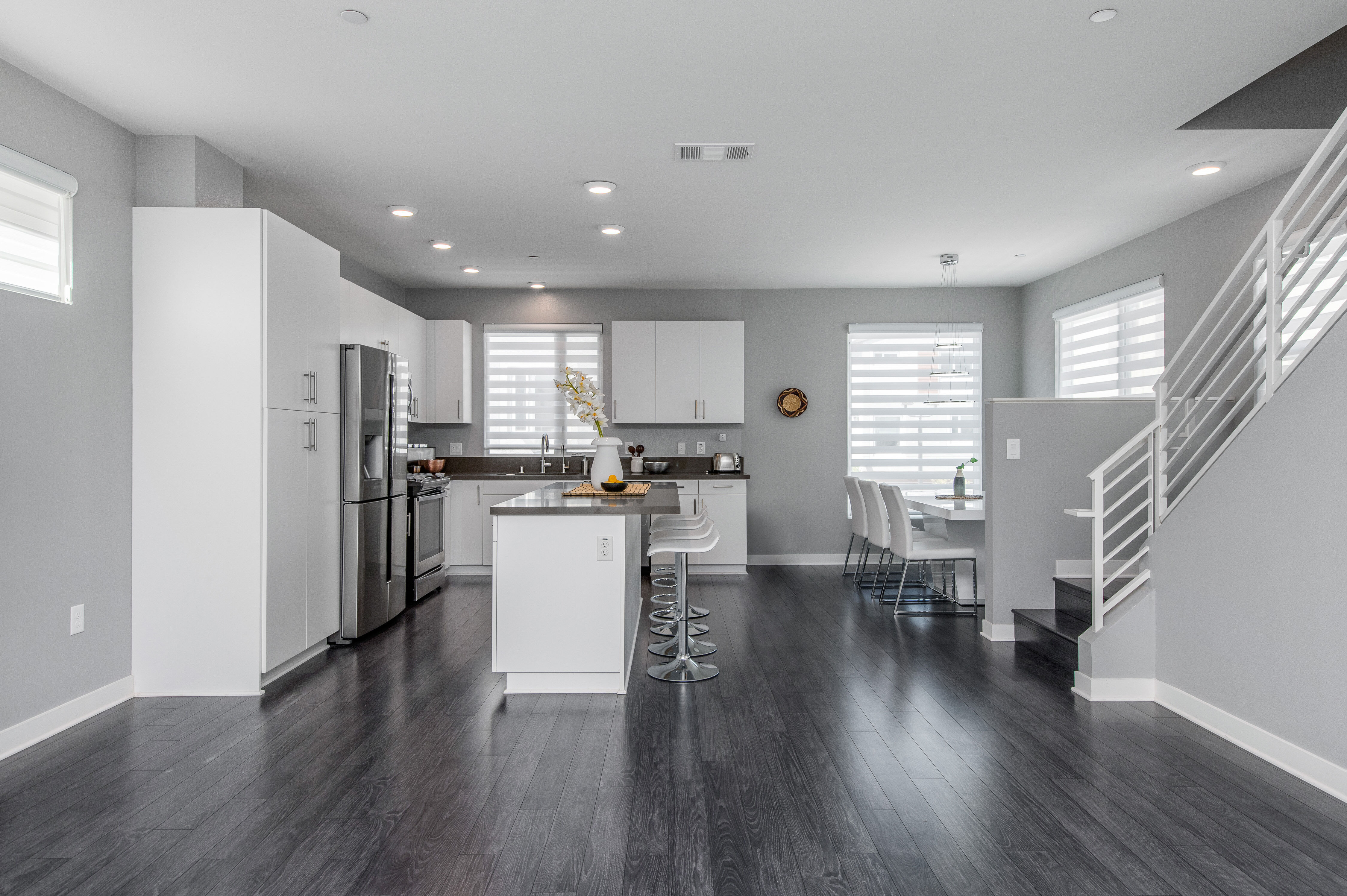 Gorgeous Home in NELA RiverPark Community image 4